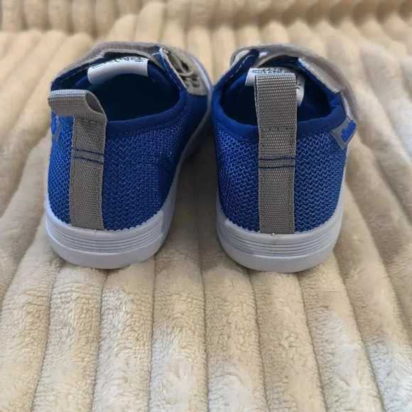 Big Bang - NWOT - velcro closing sneakers/runners. Size 6 - Picture 5 of 8